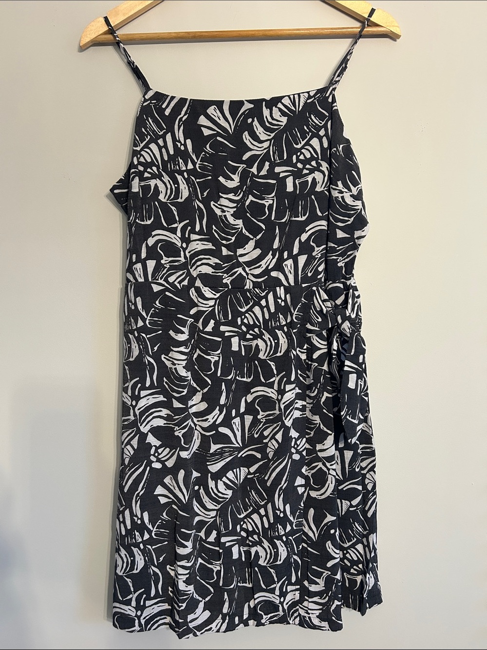 Nine West Black and White Tropical-Print Sundress